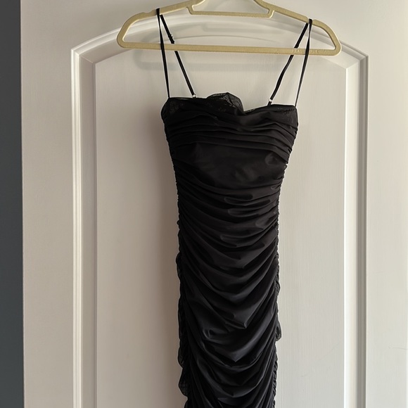 House of CB black body con, ruched dress. Great condition, worn once. - Picture 2 of 2